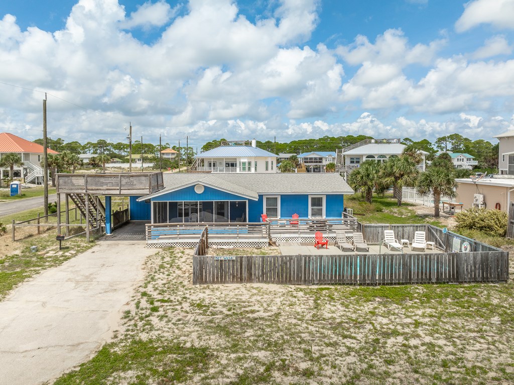901 E Gorrie Dr, St. George Island 32328