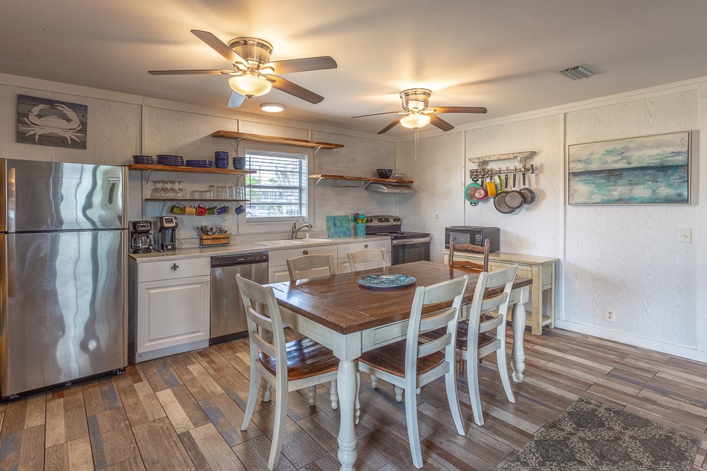 901 E Gorrie Dr, St. George Island 32328