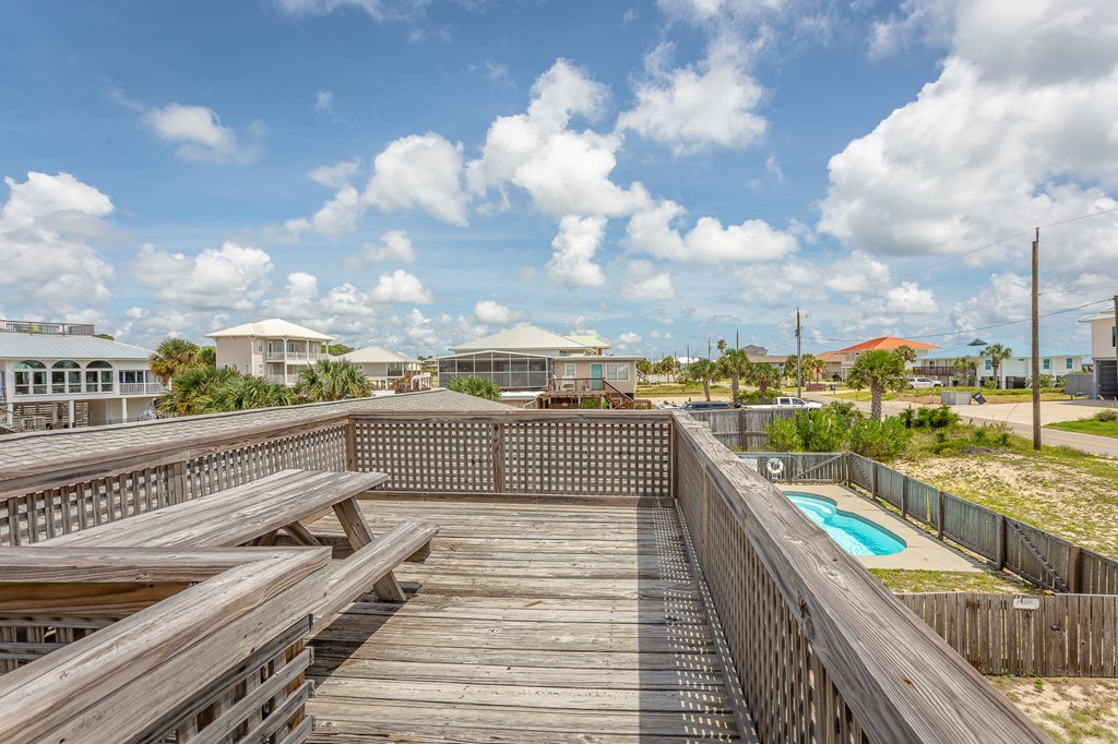 901 E Gorrie Dr, St. George Island 32328