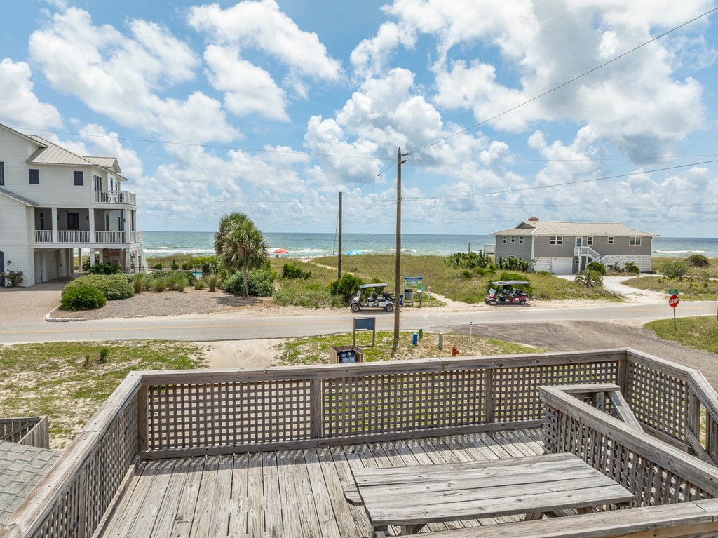 901 E Gorrie Dr, St. George Island 32328