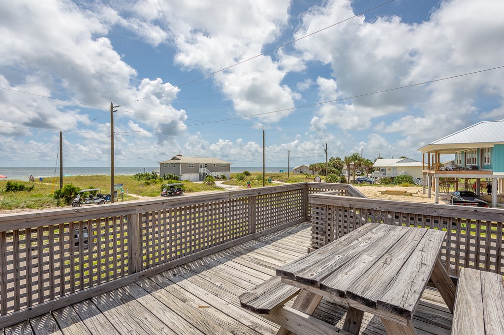 901 E Gorrie Dr, St. George Island 32328