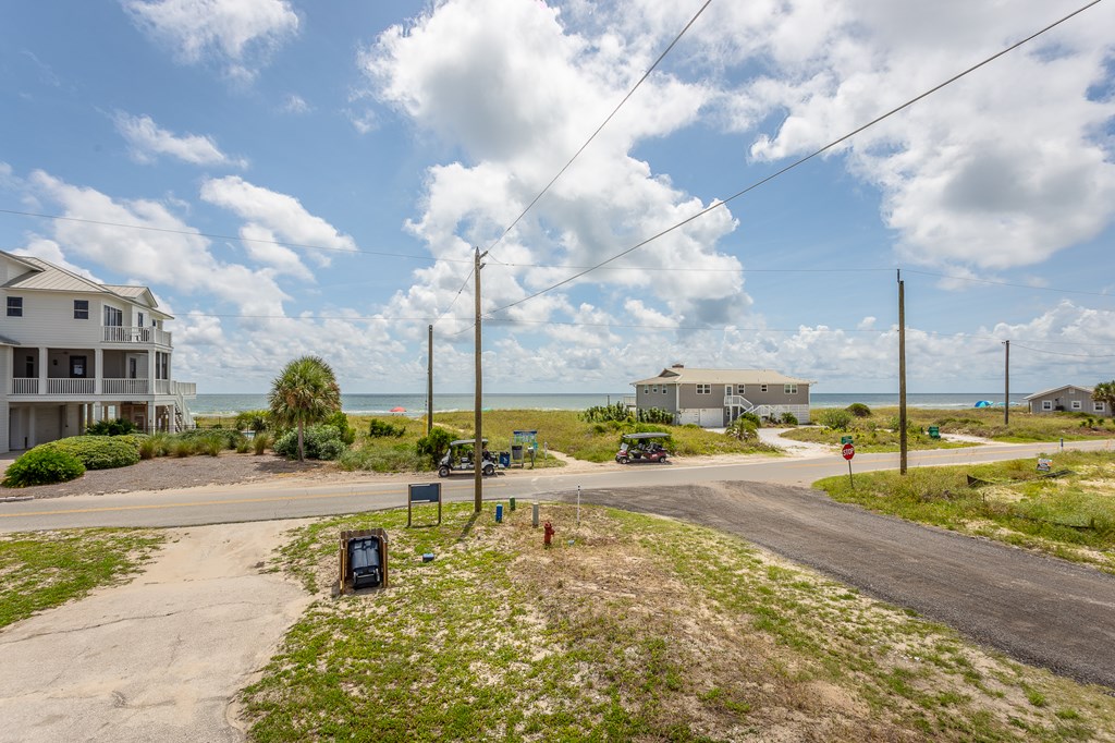 901 E Gorrie Dr, St. George Island 32328