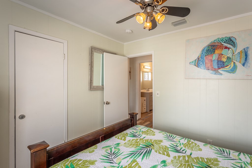 901 E Gorrie Dr, St. George Island 32328