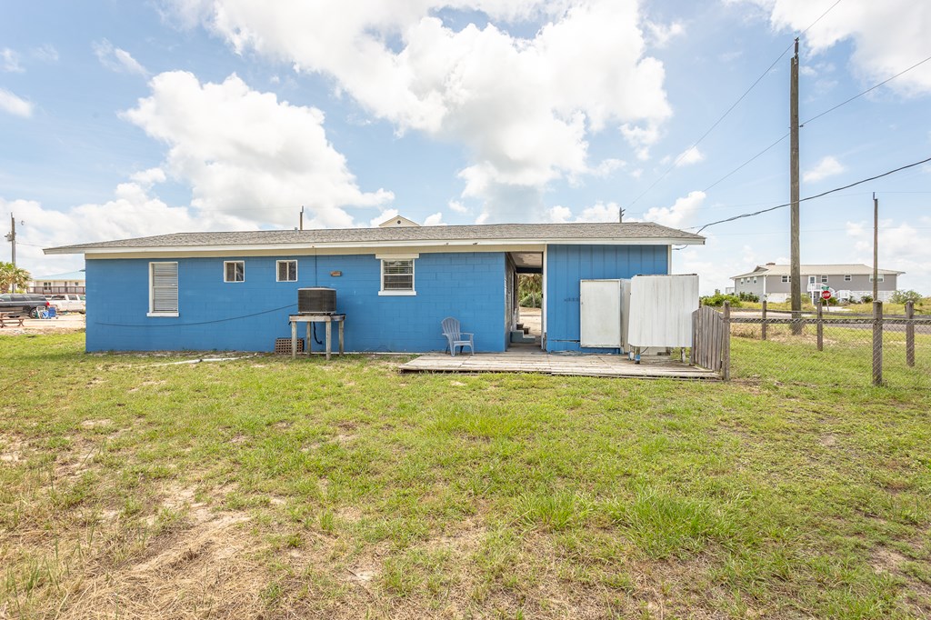 901 E Gorrie Dr, St. George Island 32328