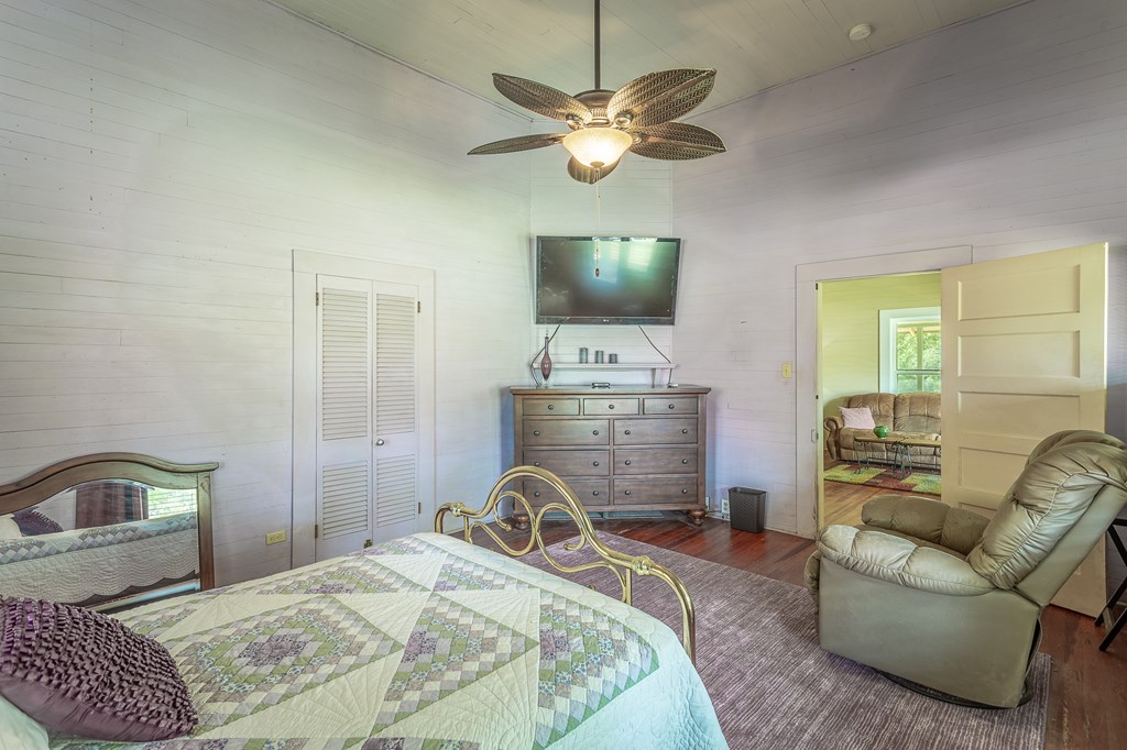 10639 Sw 8th St, 32321