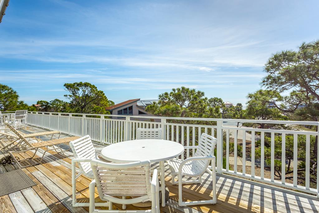 1704 Magnolia Rd, St. George Island 32328