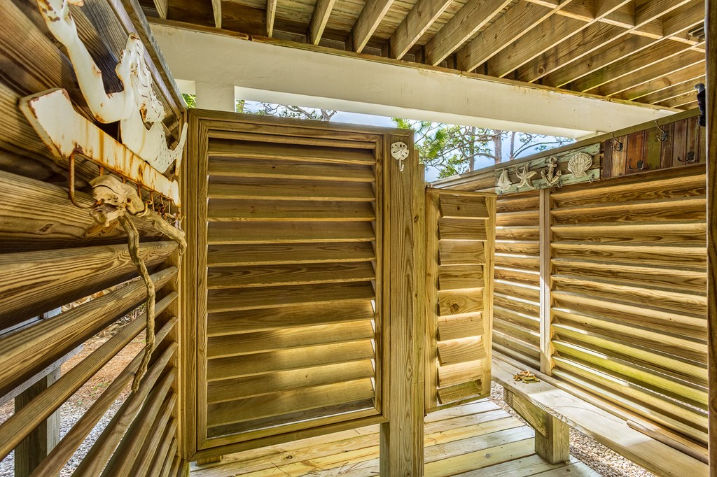 1704 Magnolia Rd, St. George Island 32328