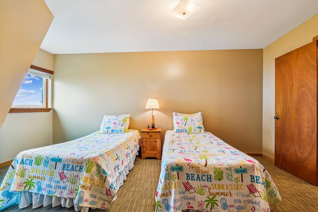 1028 W Gorrie Dr, St. George Island 32328