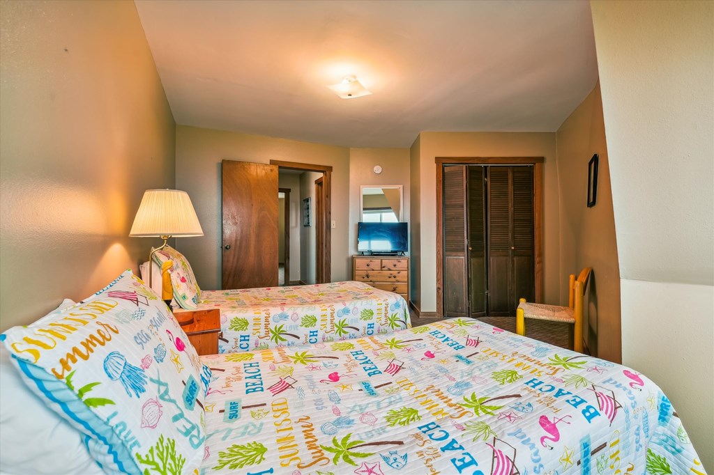 1028 W Gorrie Dr, St. George Island 32328