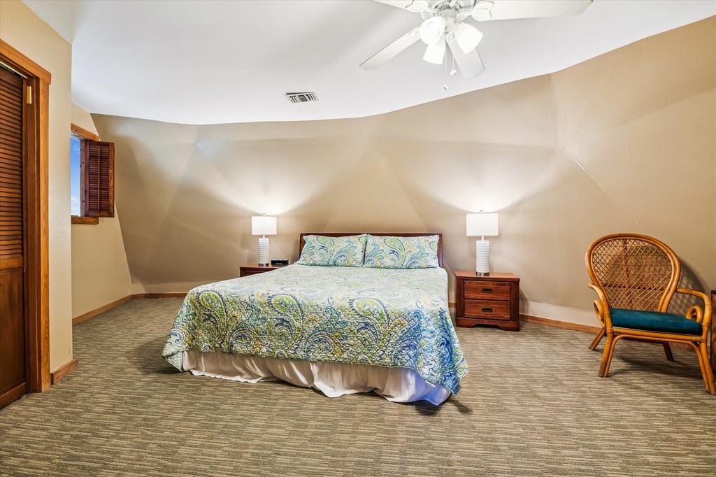 1028 W Gorrie Dr, St. George Island 32328