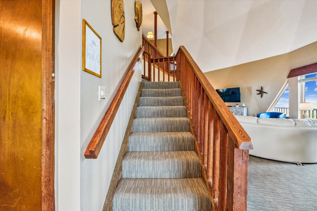 1028 W Gorrie Dr, St. George Island 32328