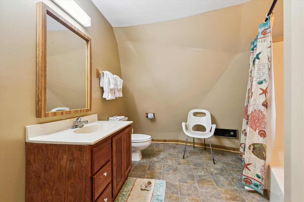 1028 W Gorrie Dr, St. George Island 32328