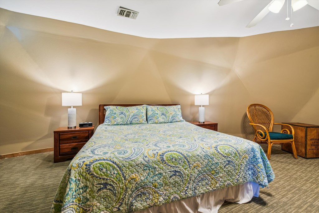 1028 W Gorrie Dr, St. George Island 32328