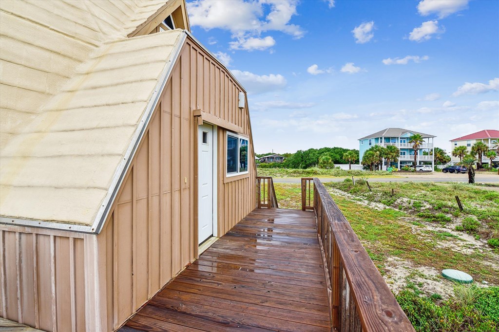 1028 W Gorrie Dr, St. George Island 32328