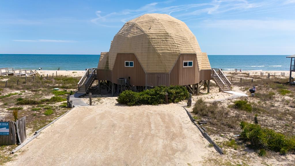 1028 W Gorrie Dr, St. George Island 32328