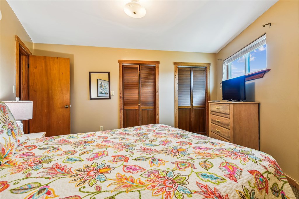 1028 W Gorrie Dr, St. George Island 32328