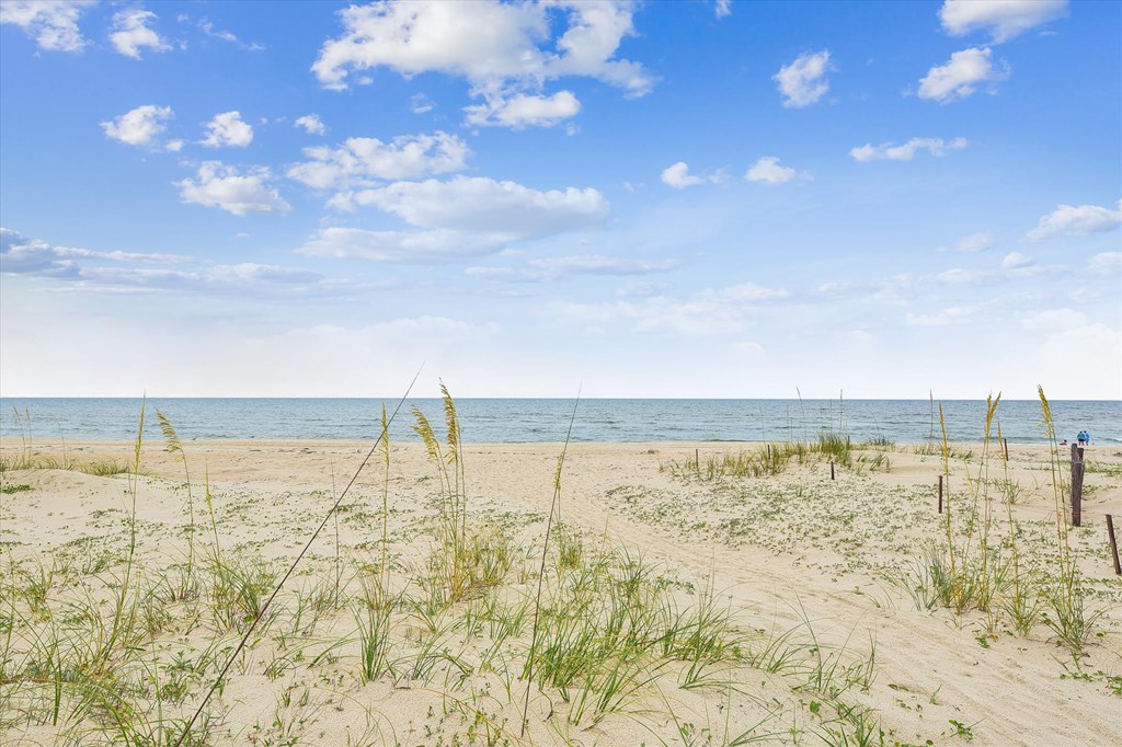 1028 W Gorrie Dr, St. George Island 32328