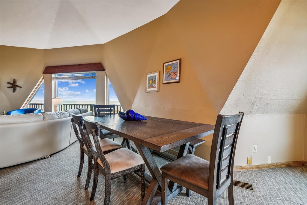 1028 W Gorrie Dr, St. George Island 32328