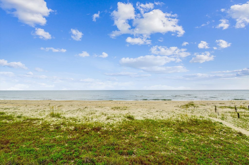 1028 W Gorrie Dr, St. George Island 32328