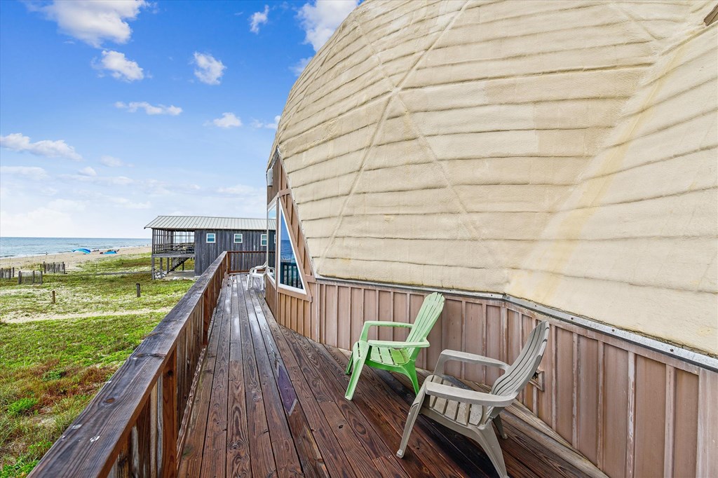 1028 W Gorrie Dr, St. George Island 32328