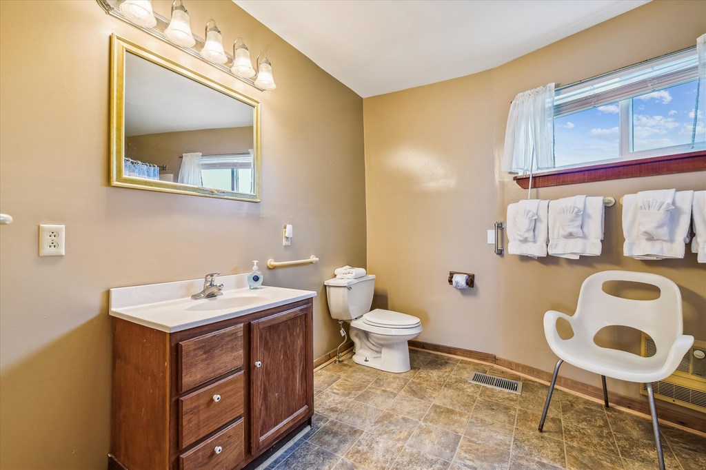 1028 W Gorrie Dr, St. George Island 32328