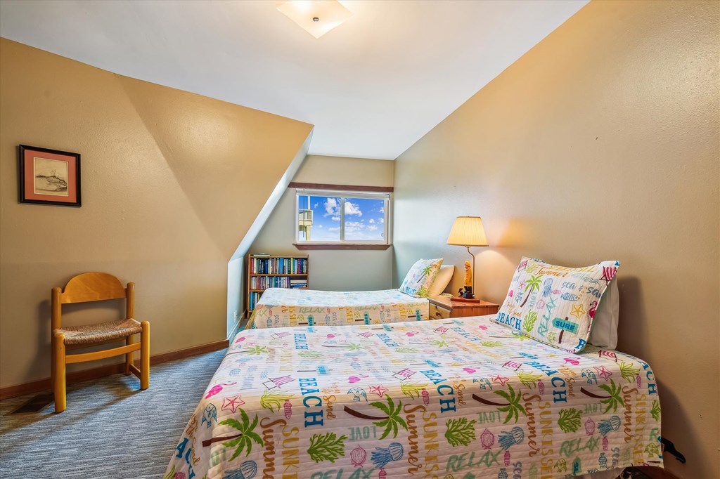 1028 W Gorrie Dr, St. George Island 32328