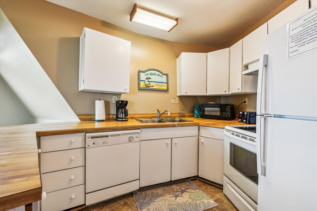 1028 W Gorrie Dr, St. George Island 32328