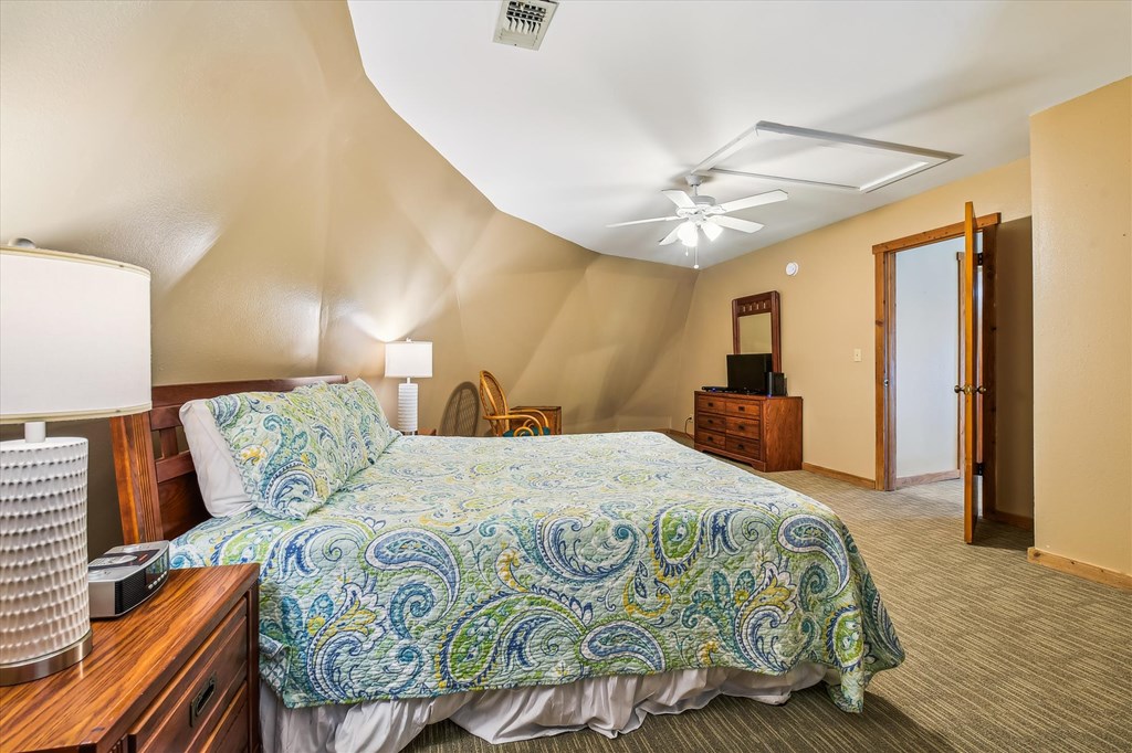 1028 W Gorrie Dr, St. George Island 32328