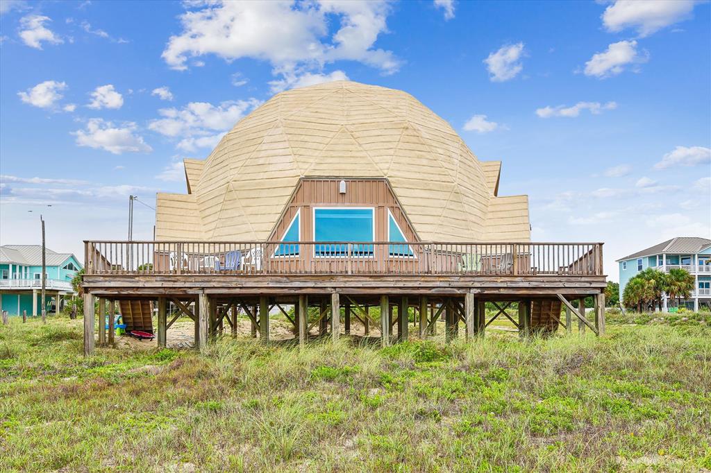 1028 W Gorrie Dr, St. George Island 32328