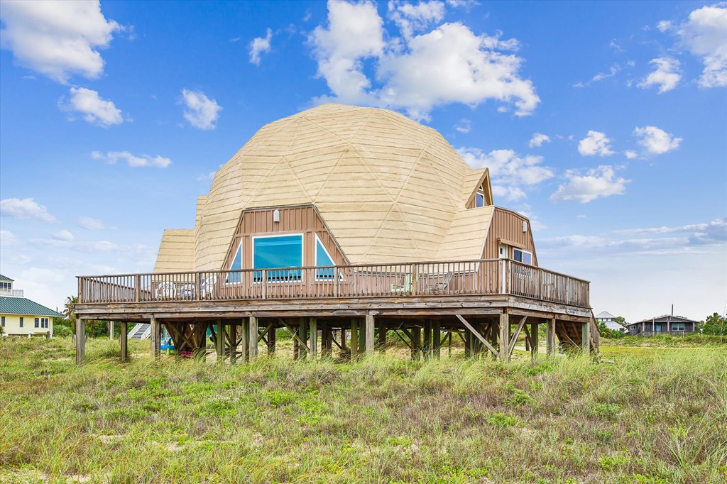 1028 W Gorrie Dr, St. George Island 32328