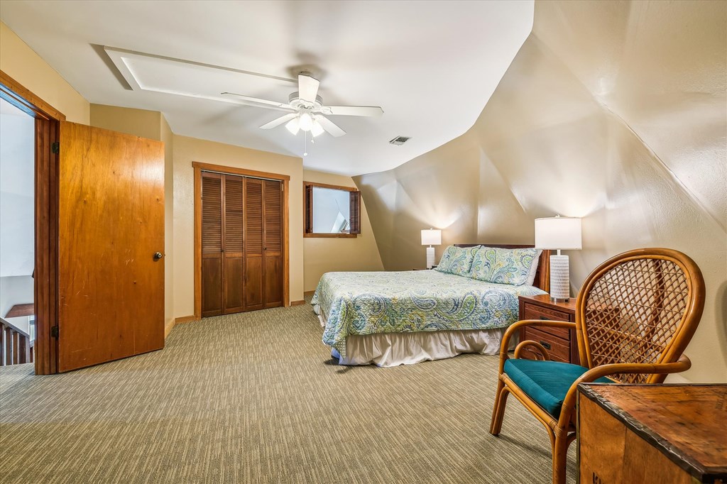 1028 W Gorrie Dr, St. George Island 32328