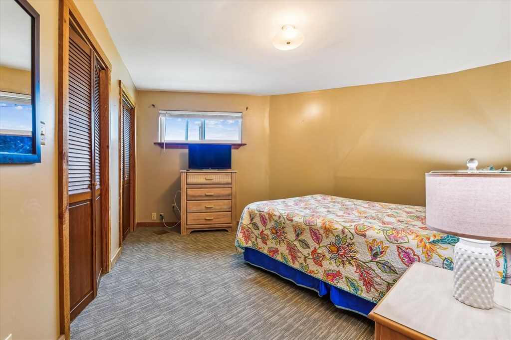 1028 W Gorrie Dr, St. George Island 32328