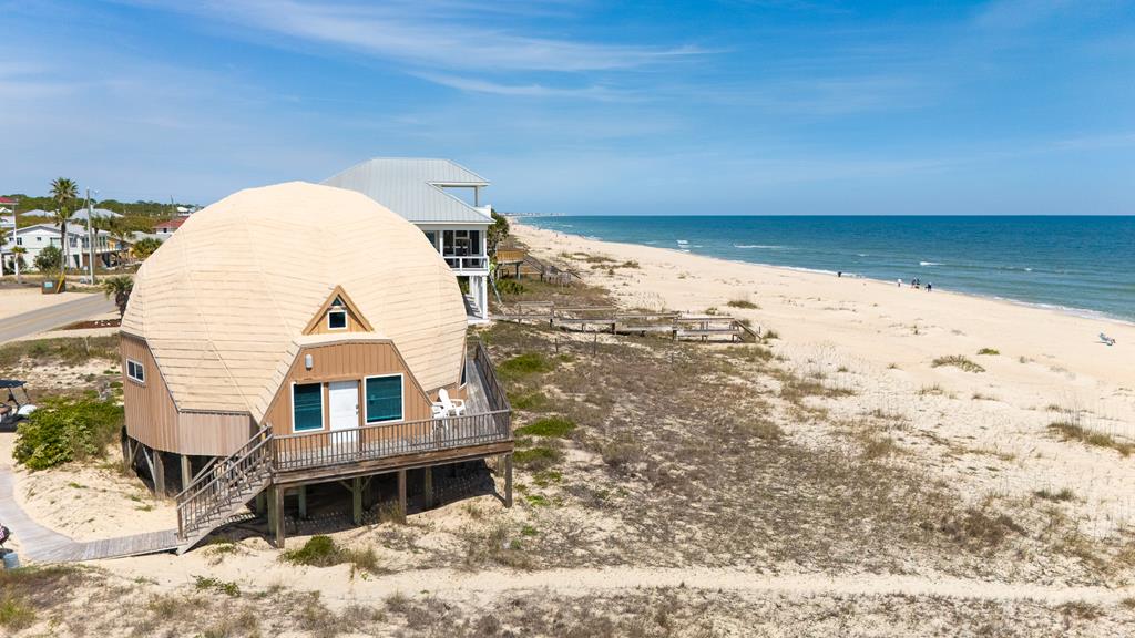 1028 W Gorrie Dr, St. George Island 32328