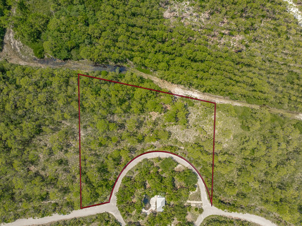 47 Piney Point Ln, 32328