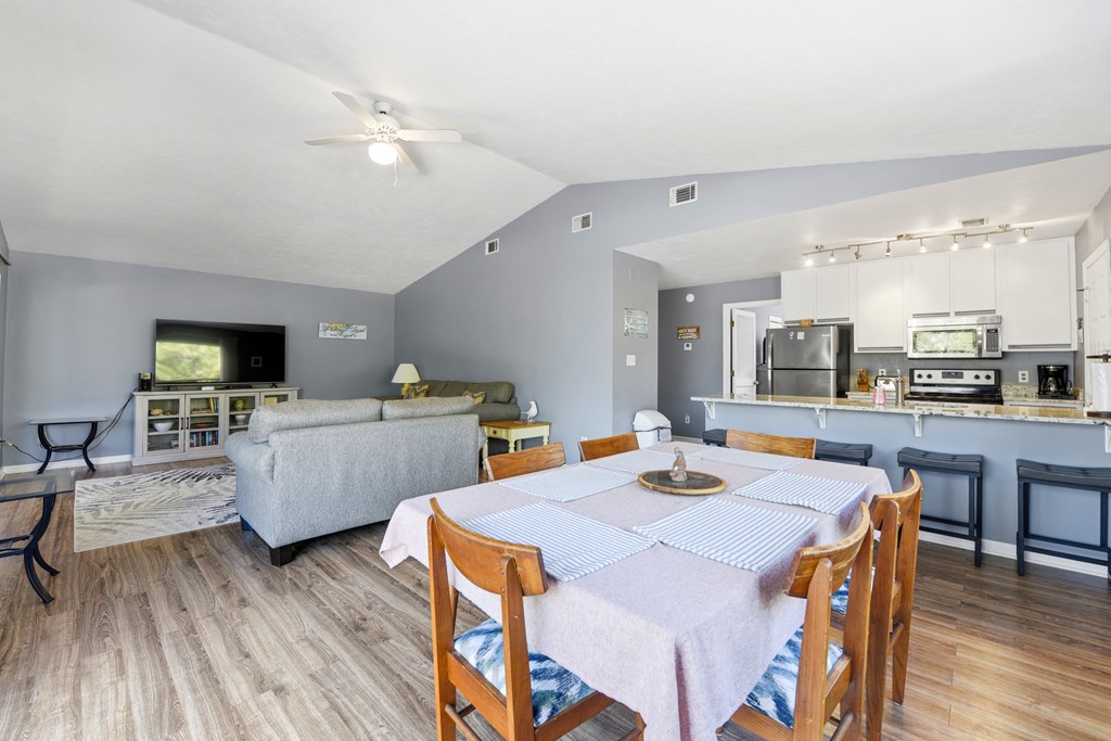 1048 W Bay Shore Dr, St. George Island 32328