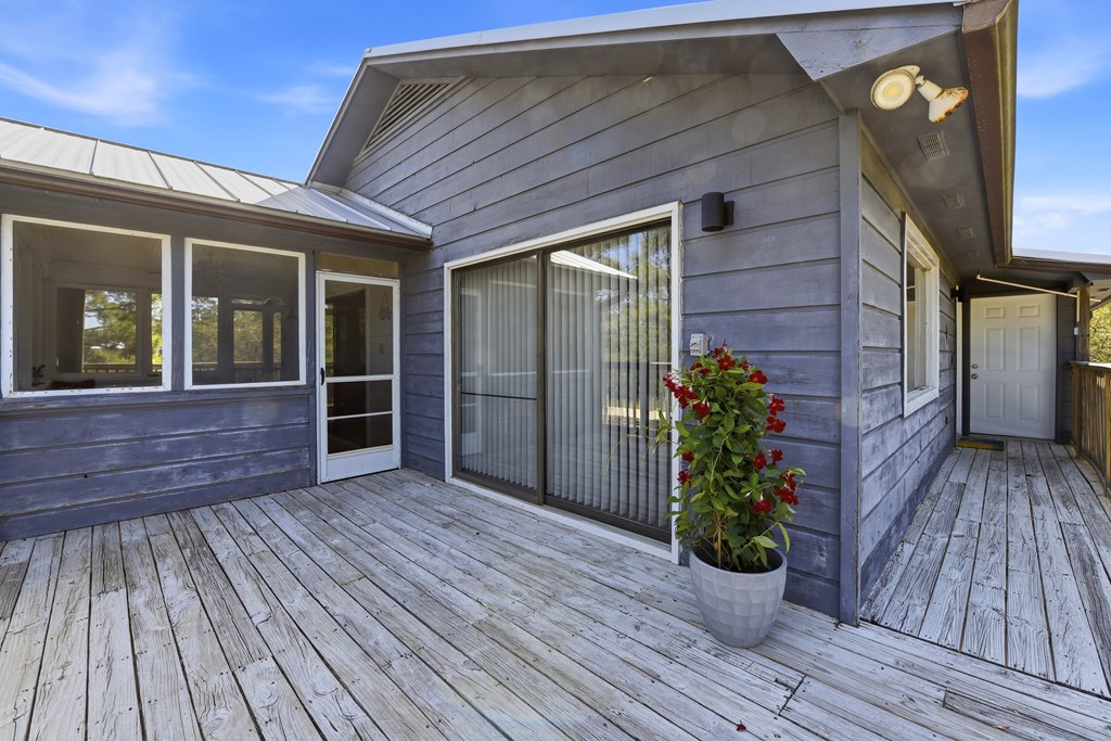 1048 W Bay Shore Dr, St. George Island 32328