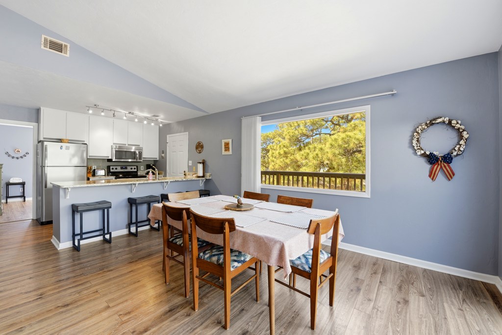 1048 W Bay Shore Dr, St. George Island 32328