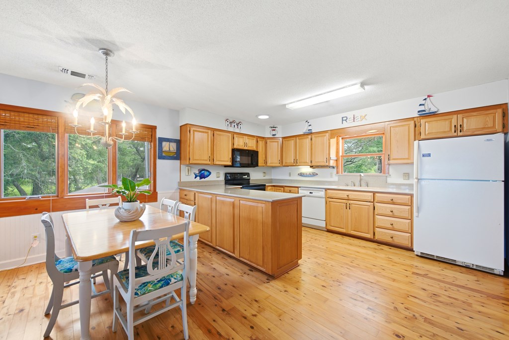 203 N Bay Shore Dr, 32328