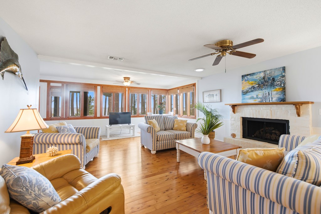 203 N Bay Shore Dr, 32328