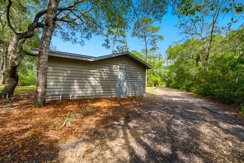 203 N Bay Shore Dr, 32328