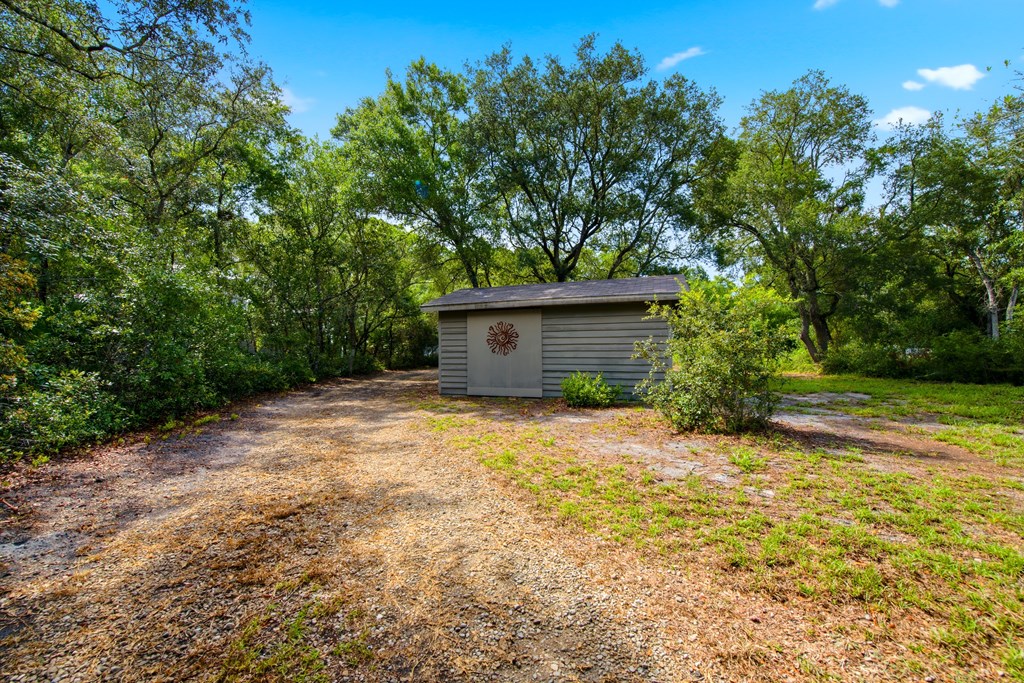 203 N Bay Shore Dr, 32328
