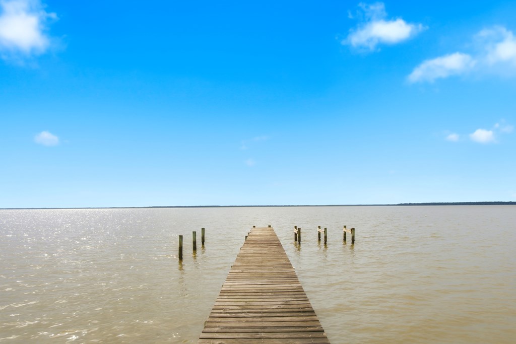 203 N Bay Shore Dr, 32328