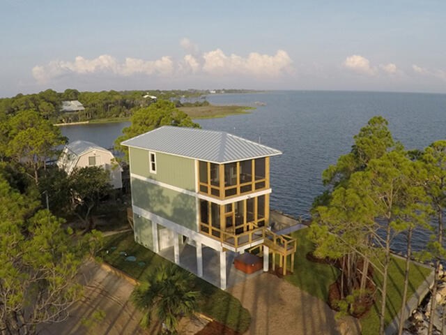 451 Sawyer St, St. George Island 32328