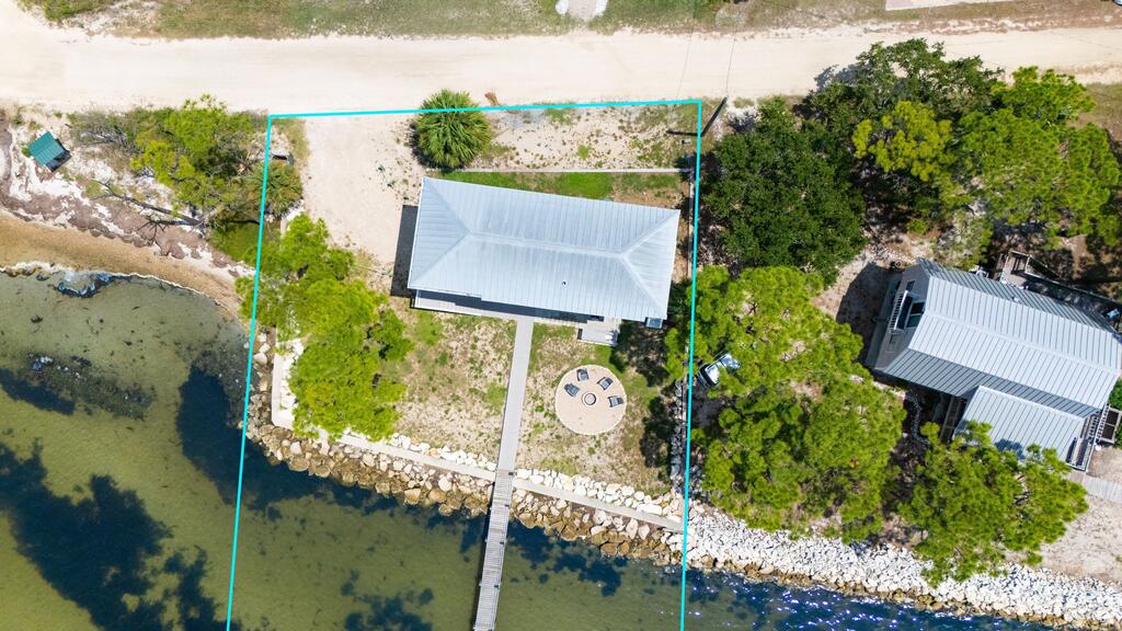 451 Sawyer St, St. George Island 32328
