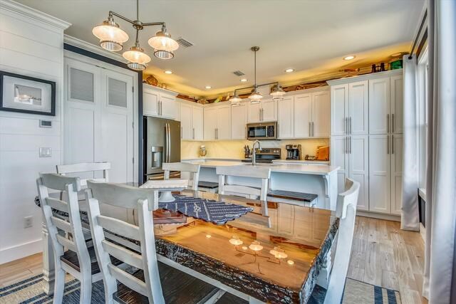 451 Sawyer St, St. George Island 32328