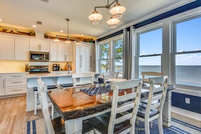 451 Sawyer St, St. George Island 32328