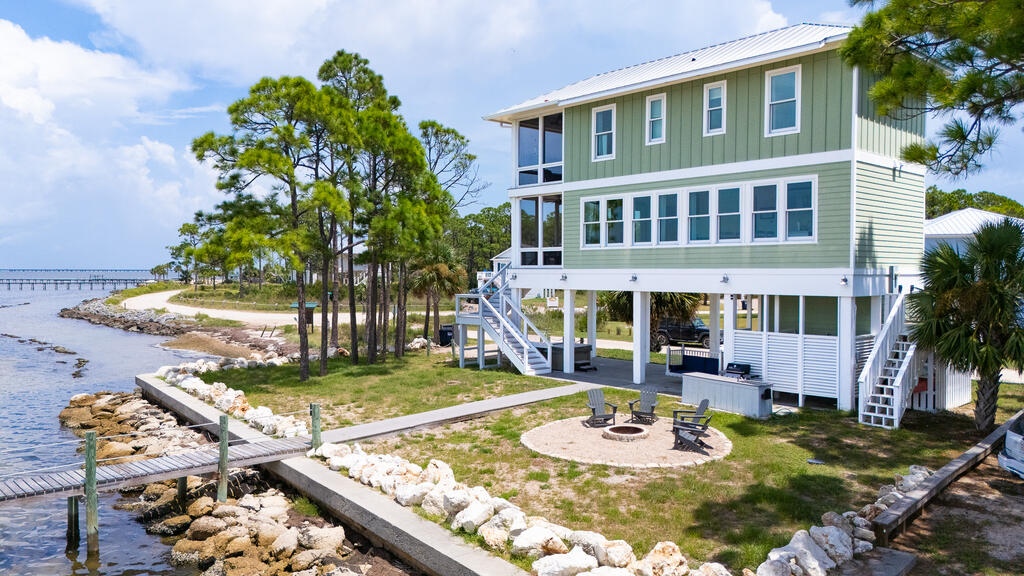 451 Sawyer St, St. George Island 32328
