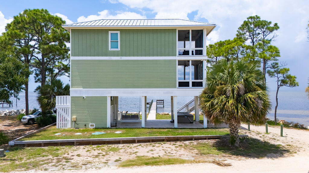451 Sawyer St, St. George Island 32328