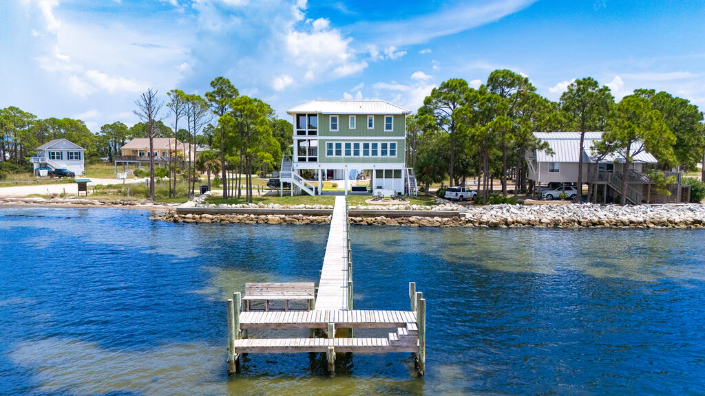 451 Sawyer St, St. George Island 32328