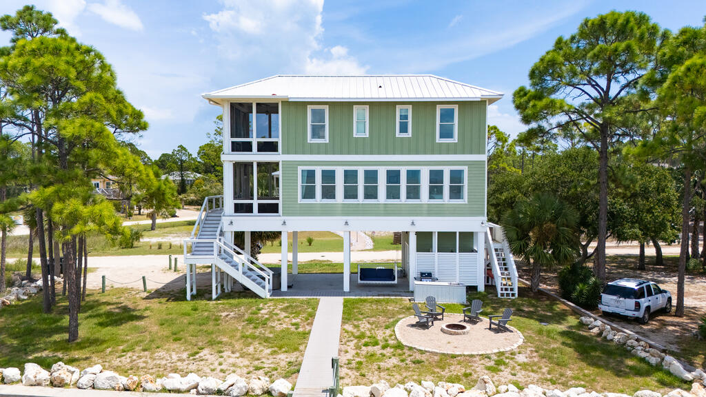451 Sawyer St, St. George Island 32328
